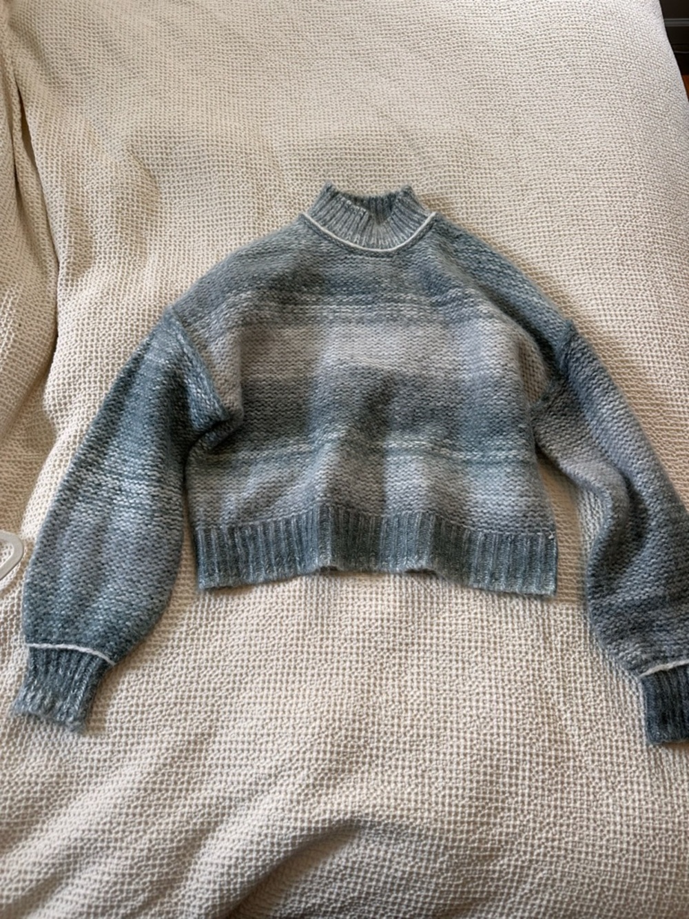 Cozy Gradient Crewneck Sweater - Gray